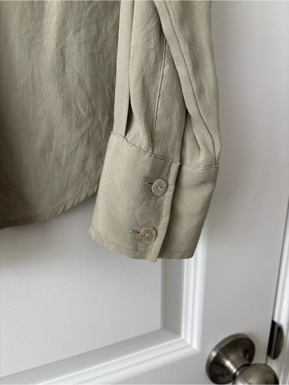 Express Sage Green Silk Stretch Button Up Shirt Chest Pockets Size 1/2 - Picture 6 of 12